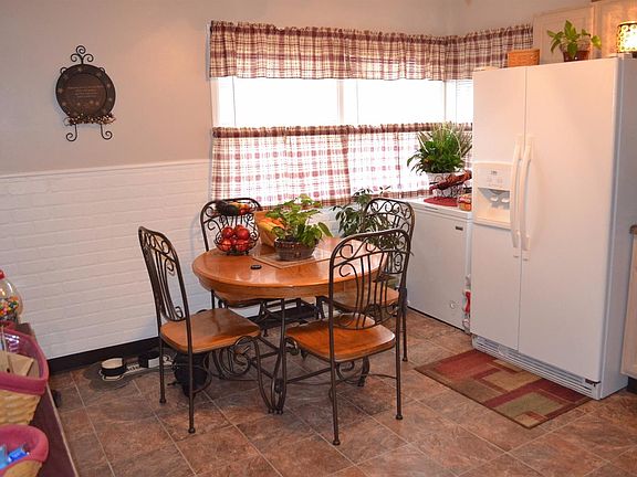 4th image of 61 Carlton Dr