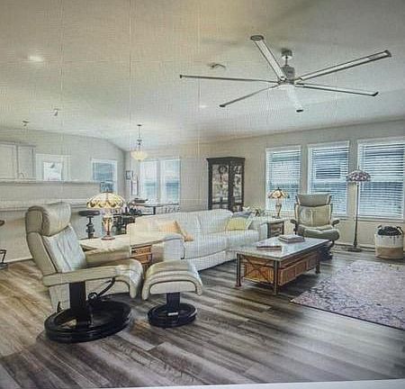 5th image of 619 Laurel Trail Ln