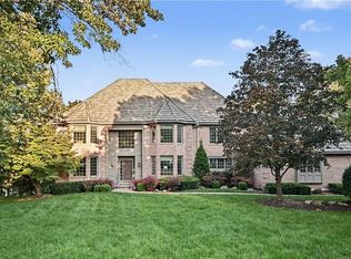 60 W Dundee Ct, Village Of Loch Lloyd, MO 64012