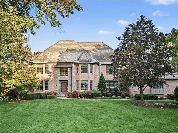 60 W Dundee Ct, Village Of Loch Lloyd, MO 64012
