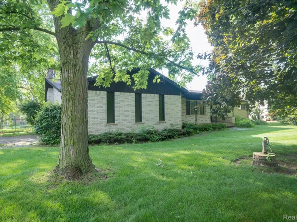 60938 Lake Edge, Washington, MI 48094