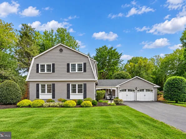 10309 Hunt Country Ln, Vienna, VA 22182