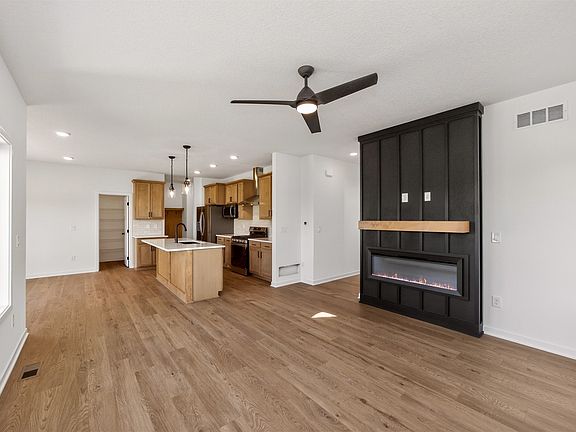 3rd image of 424 Napoli Ave