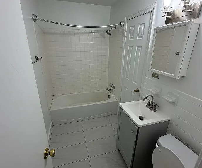 37 Bristol Ct — Photo 4