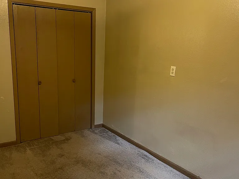 522 E Burlington St #3 — Photo 10