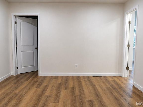 5th image of 909 Valentine St