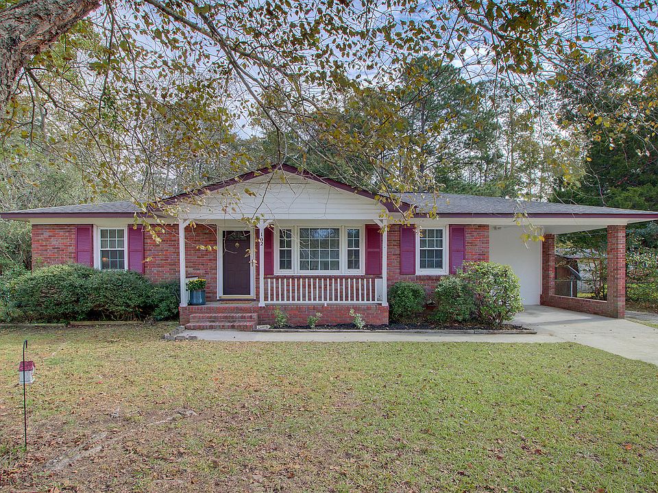 1st image of 102 Woodlawn Cir