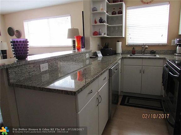 4th image of 2715 NE 49th St APT 205
