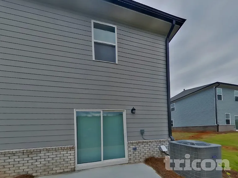 1940 Logan Ln — Photo 23