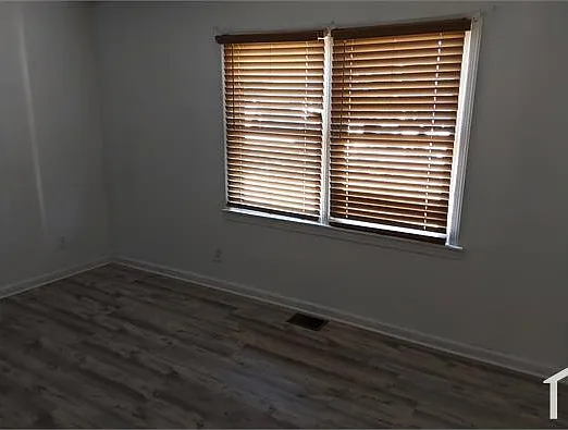 423 Worster Ave — Photo 6
