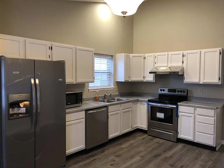 11257 Harrington Ln — Photo 2