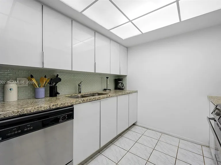 1951 Atlantic Shores Blvd #23 — Photo 8