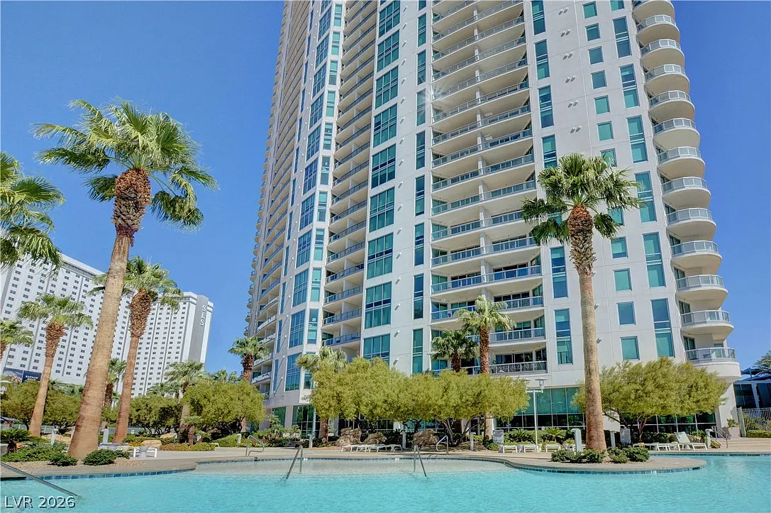 1 bed, 1.5 bath, 814 sqft, $2,140 — Photo 2