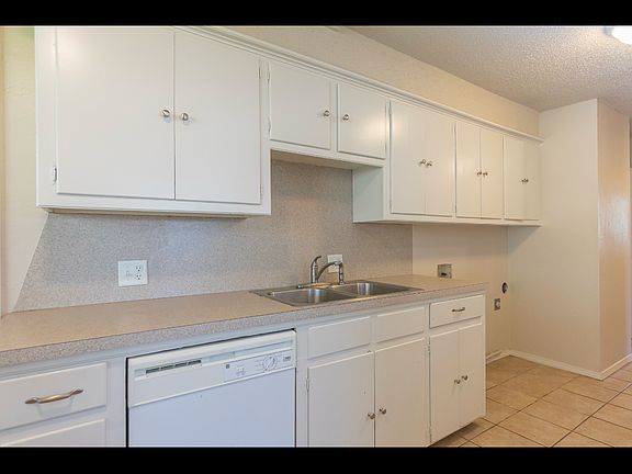 3rd image of 814 Delmar Cir #Na
