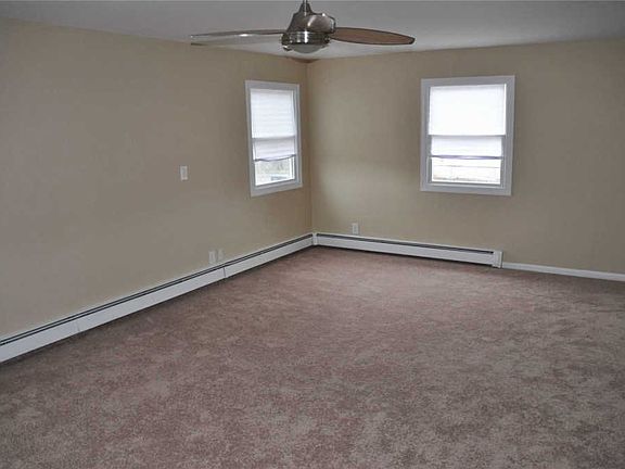 4th image of 14 Parkdale Dr