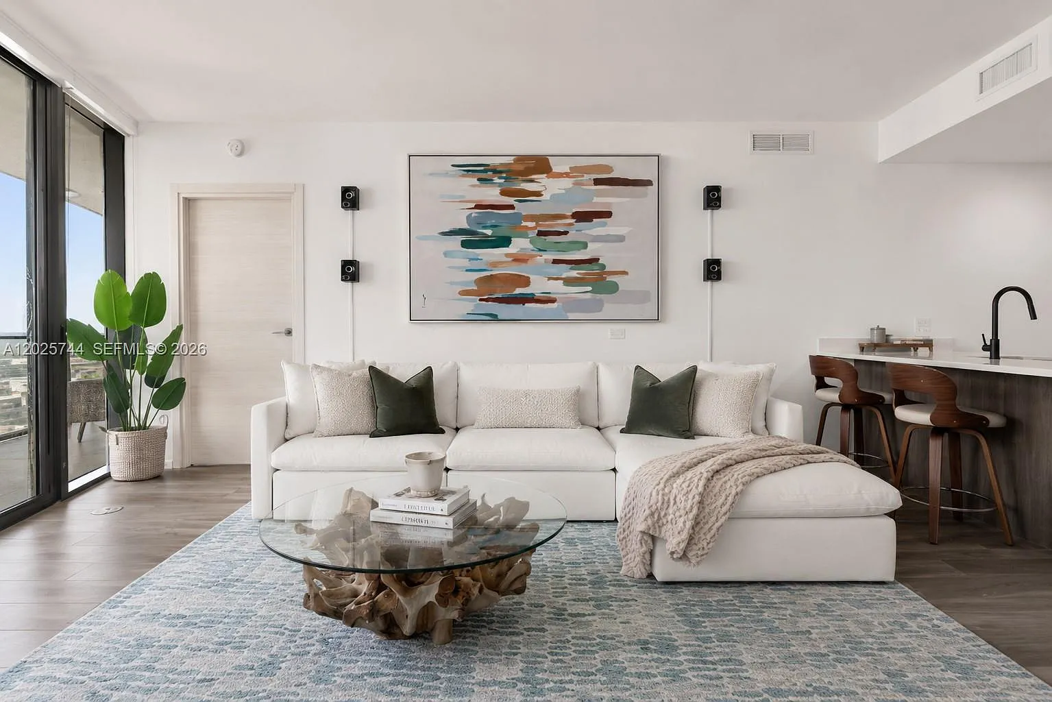 801 Sma Residences Condo — Photo 1