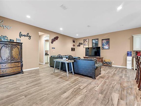 3rd image of 1009 Clearview Dr