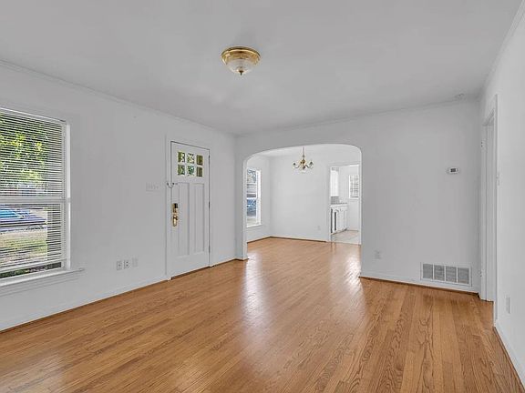 5th image of 6116-6134A Tremont St #6122