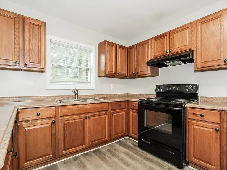 509 Ardmore Ln — Photo 6
