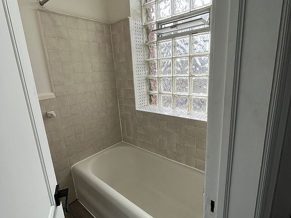 5th image of 26 Irving Pl #16