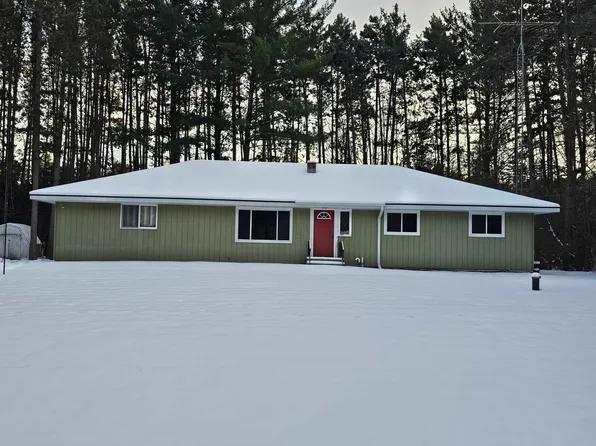 N2071 Mary Jane Cir, Waupaca, WI 54981