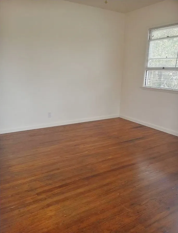 2 bed, 640 sqft, $2,500 — Photo 3