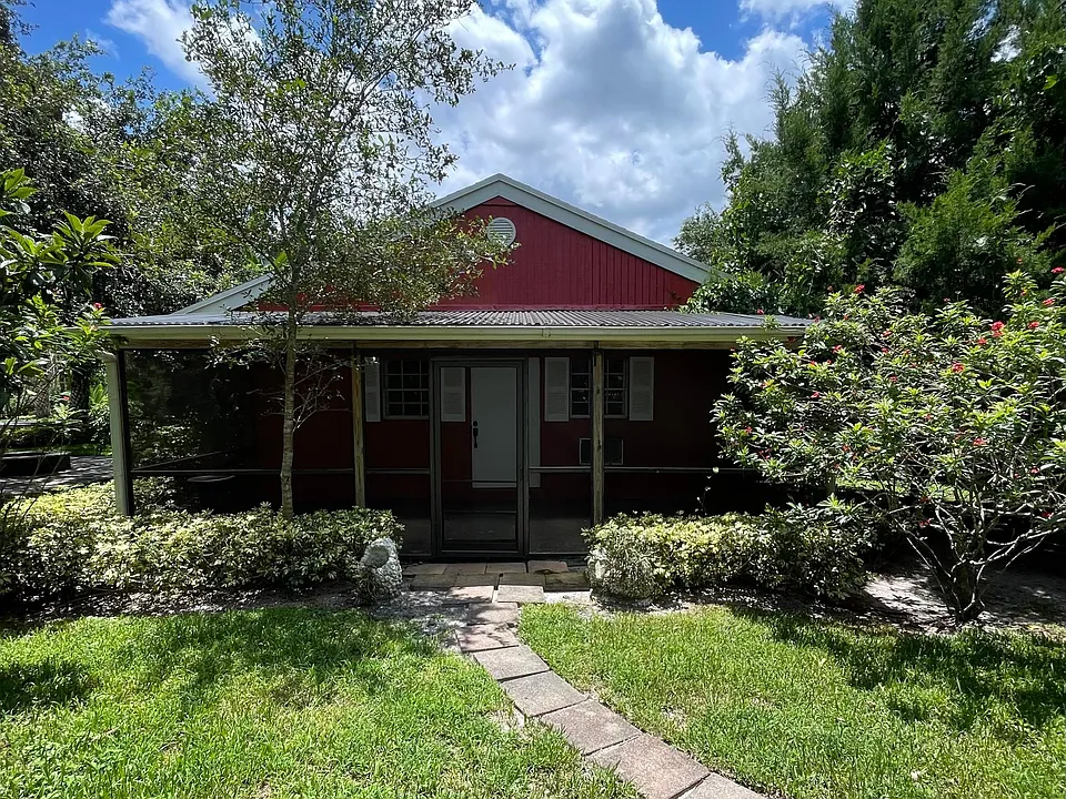 8400 Trotters Ln