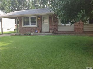 3251 Greenwich Ln, Saint Charles, MO 63301