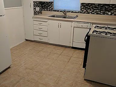 3rd image of 1525 Hudson St APT 6