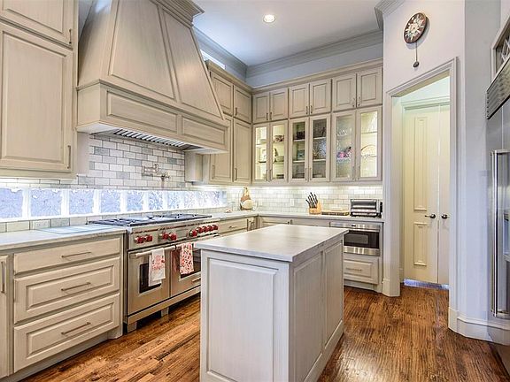 5th image of 2828 McFarlin Blvd