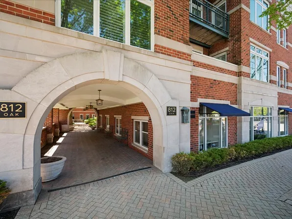 812 Oak St APT 300, Winnetka, IL 60093