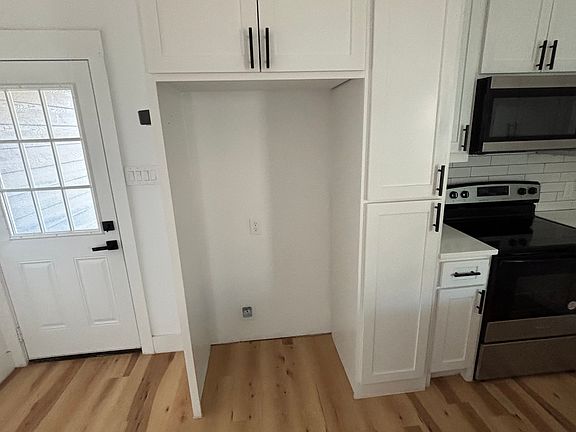 5th image of 2210 Henry St Unit A