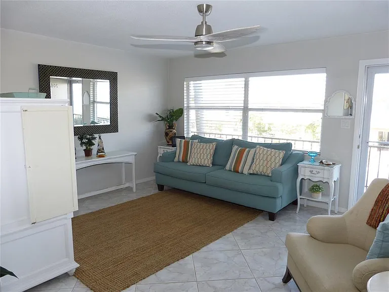 2 Causeway Blvd #206 — Photo 6