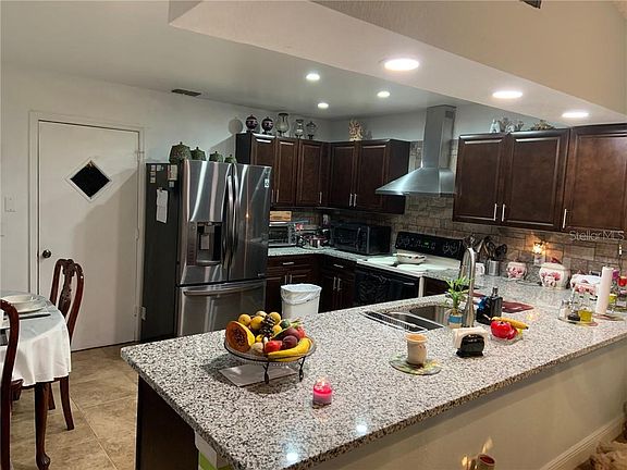 4th image of 192 Coralwood Cir