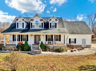 1911 Chinquipin Rd, Sneedville, TN 37869