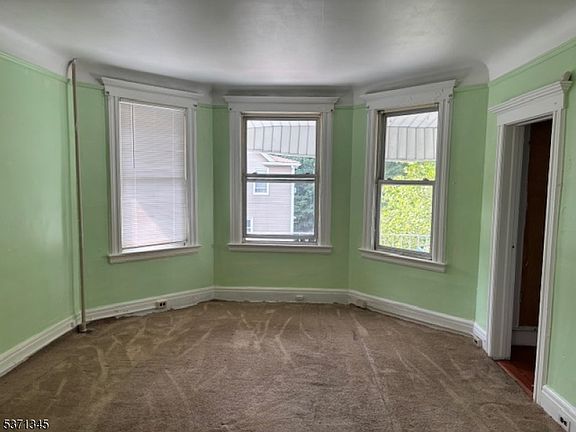 3rd image of 68 Clifford St