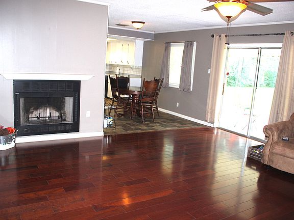 5th image of 443 Crestwood St