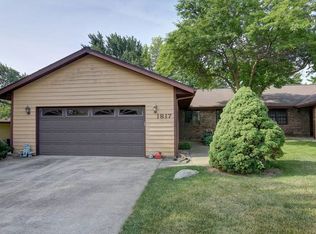 1817 Willow View Rd, Urbana, IL 61802