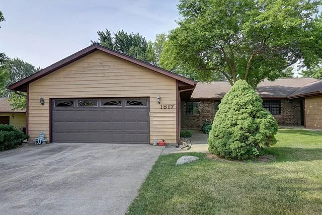 1817 Willow View Rd photo 1