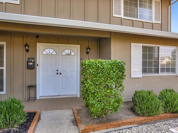 4th image of 2570 Rogue River Dr