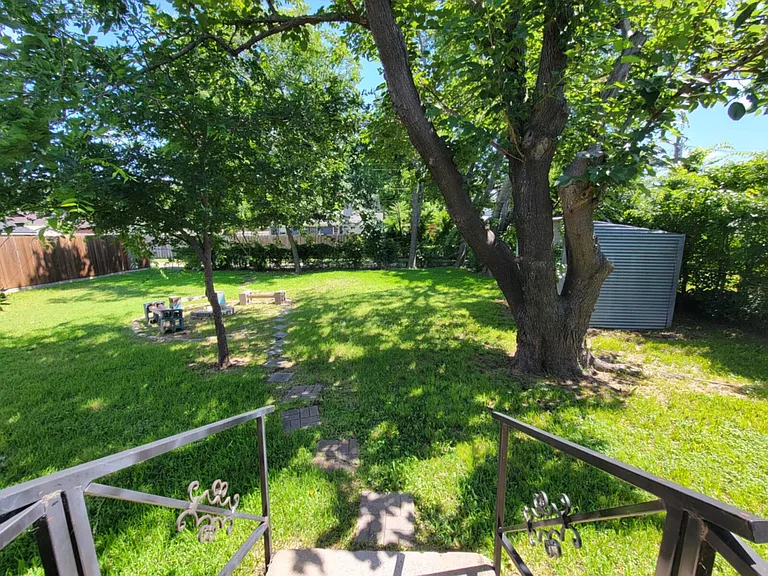 1220 Lewis Dr — Photo 12