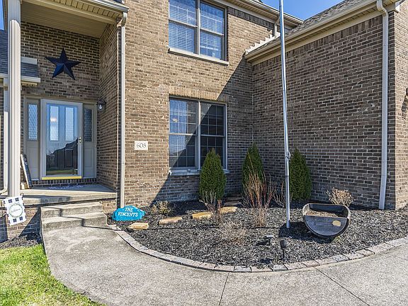 3rd image of 608 Autumn Wood Dr