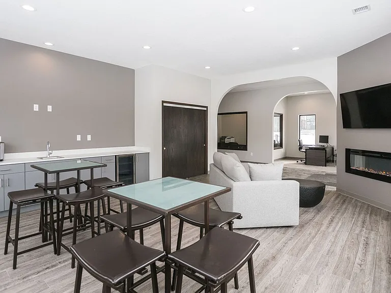 River Ridge Apartments — Photo 8