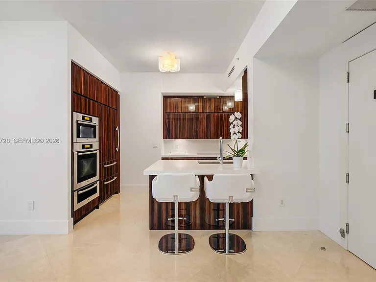 50 S Pointe Dr #903 — Photo 5