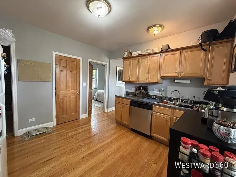 2239 W Cornelia Ave #2 — Photo 6
