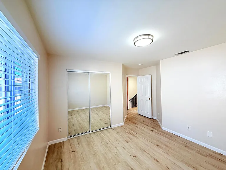 762 W. 21st St. — Photo 23