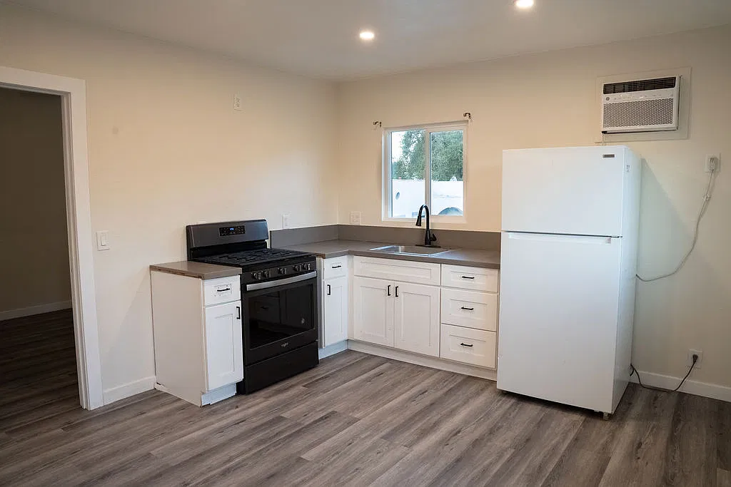 2 bed, $2,300 — Photo 1