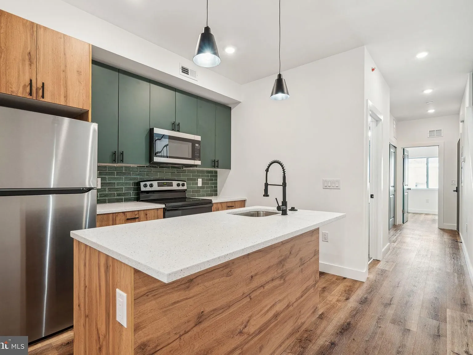 2 bed, 1.0 bath, $1,500 — Photo 3