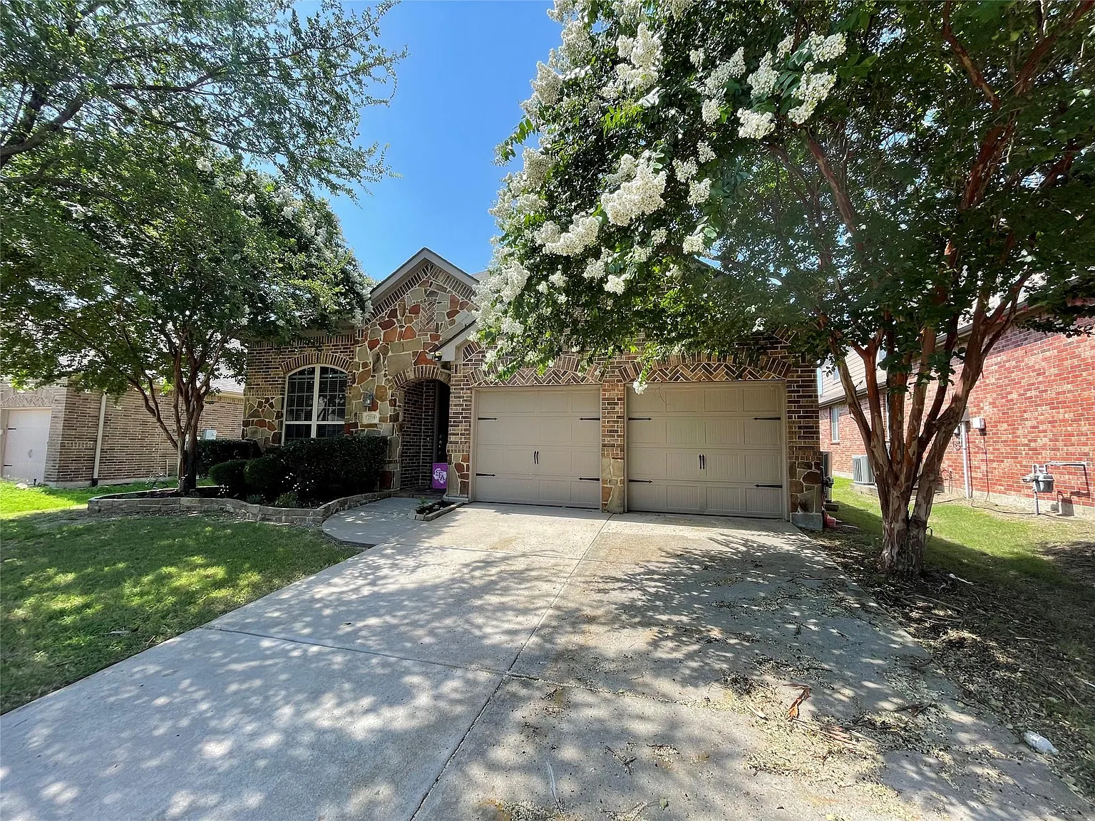 3 bed, 2216 sqft, $2,450 — Photo 2