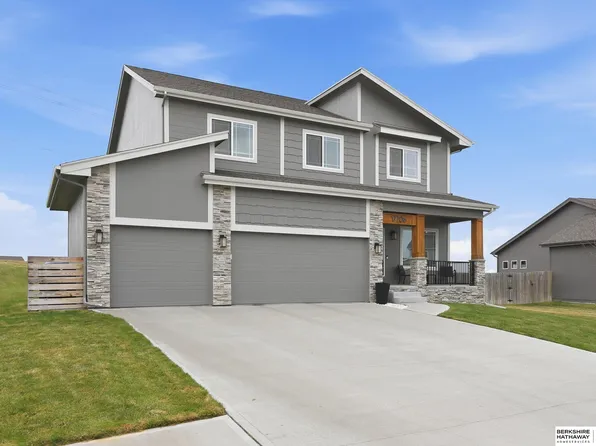 17706 Rampart St, Omaha, NE 68136